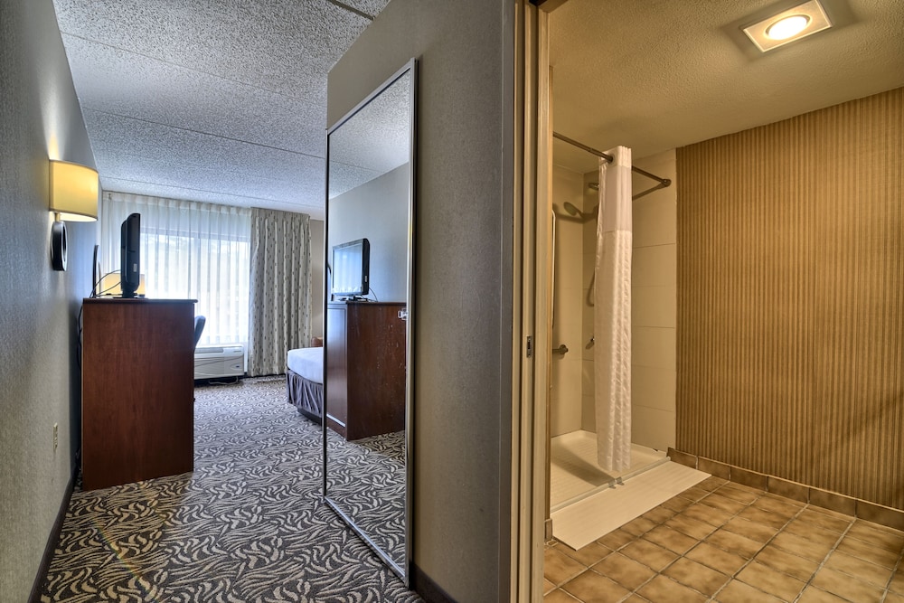 Clarion Inn & Suites Cortland - University Area 12/30