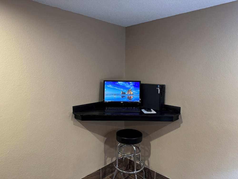 Super 8 by Wyndham Winfield/Quail Ridge Area 18/26