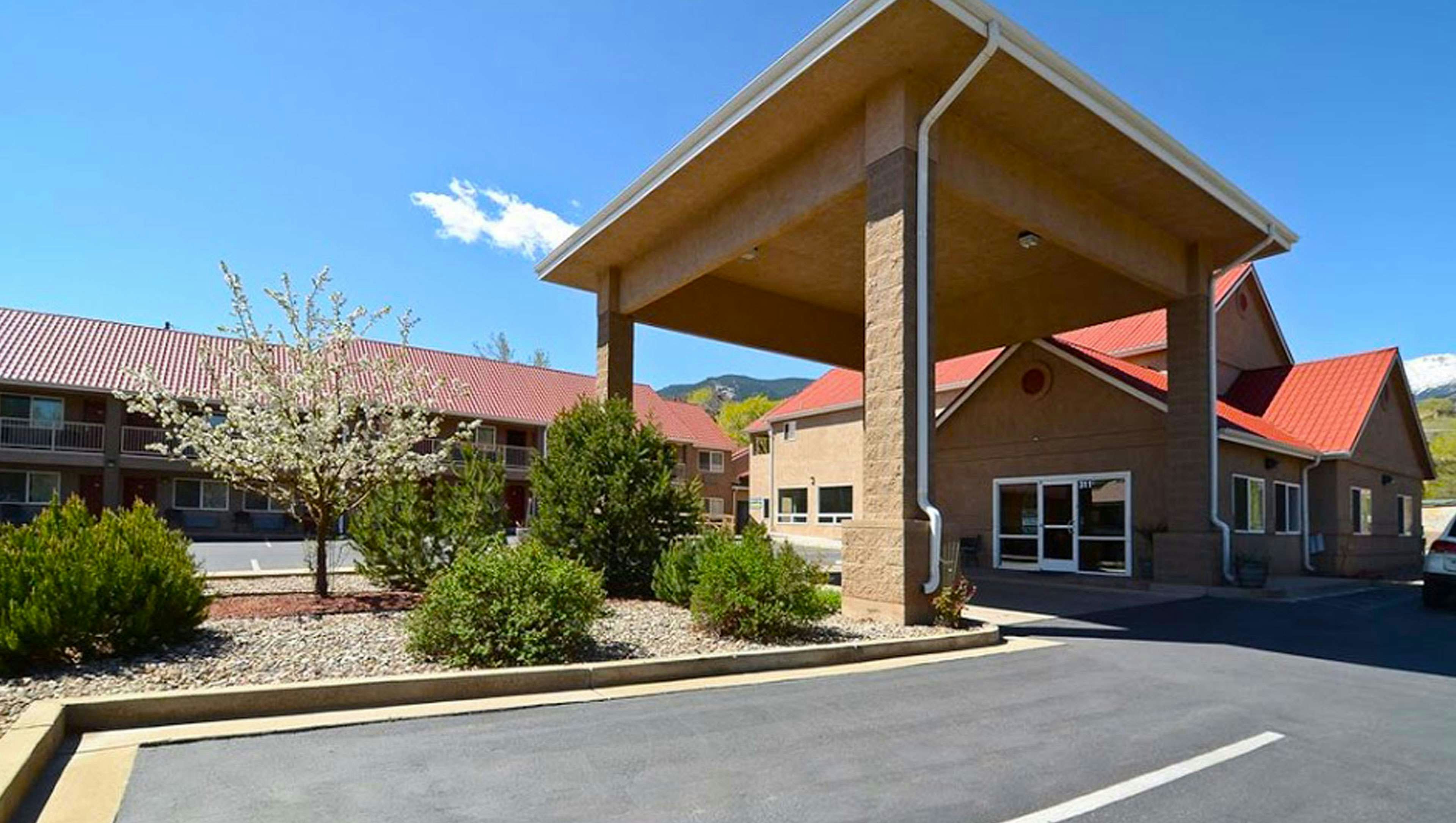 MAGNUSON HOTEL MANITOU SPRINGS 39/40