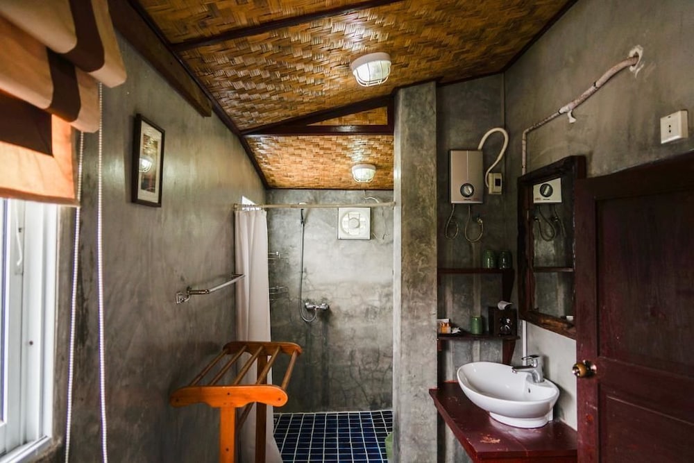 Buri Gallery House and Resort 48/50