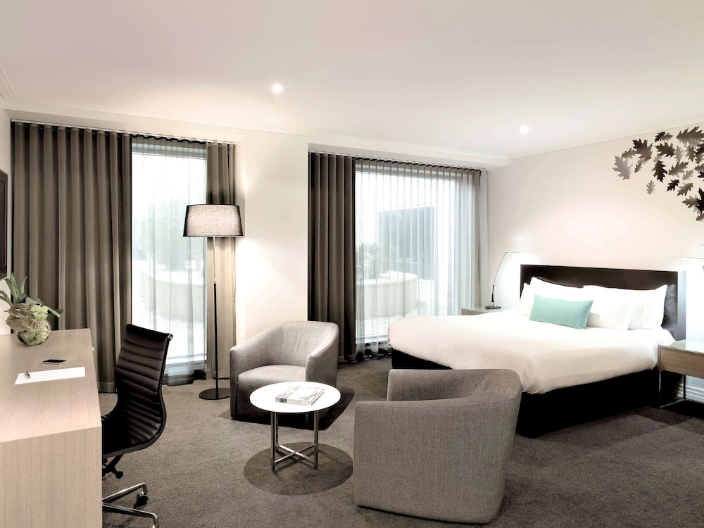 The Como Melbourne 23/74