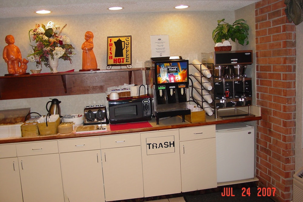 Country Hearth Inn Lomira Hotel 44/48
