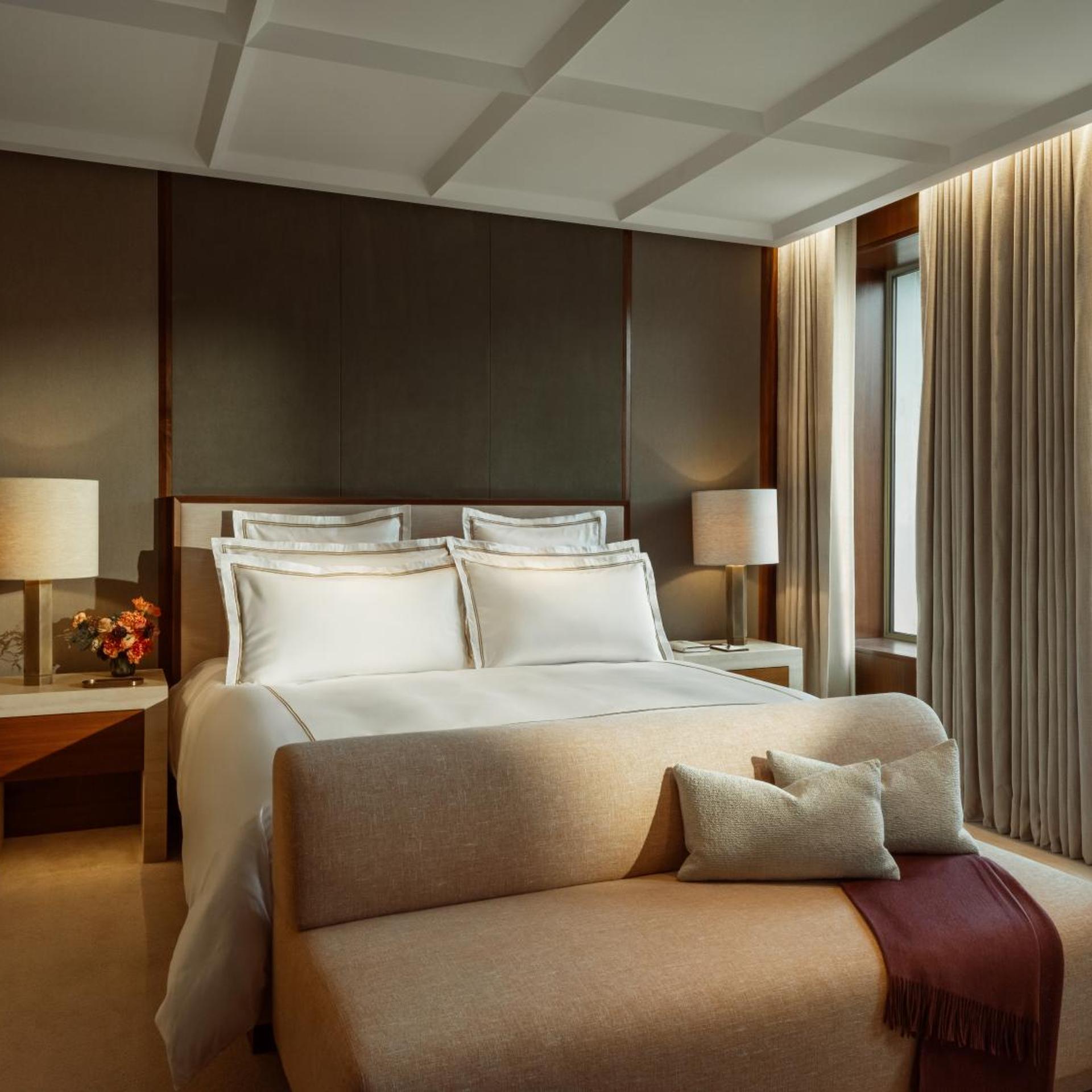 Grand, Me, Premier, Suite, King Bed