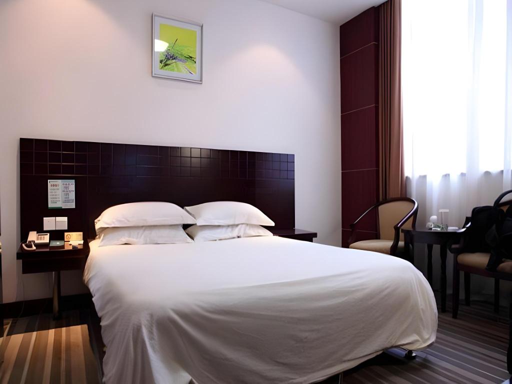 GreenTree Inn Qingdao Jiaozhou Sanlihe Park Express Hotel 24/40