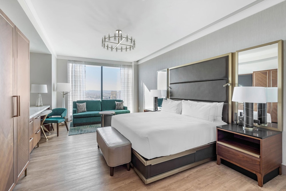 SUPERIOR, STUDIO, KING BED, ACCESSIBLE