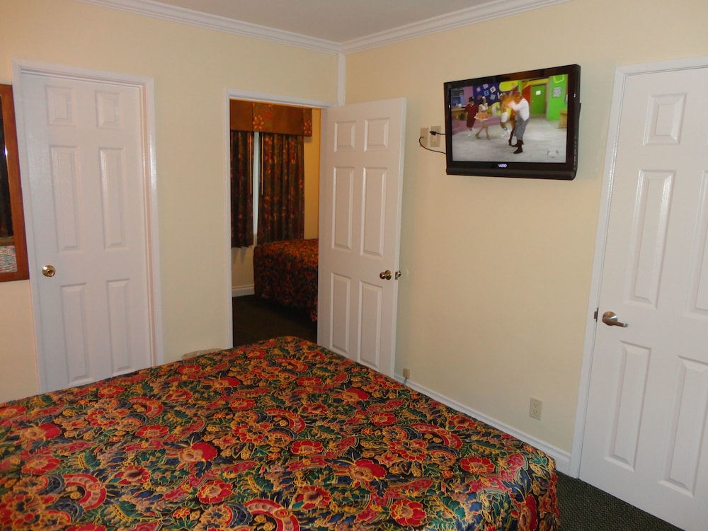 Redondo Inn and Suites 12/48