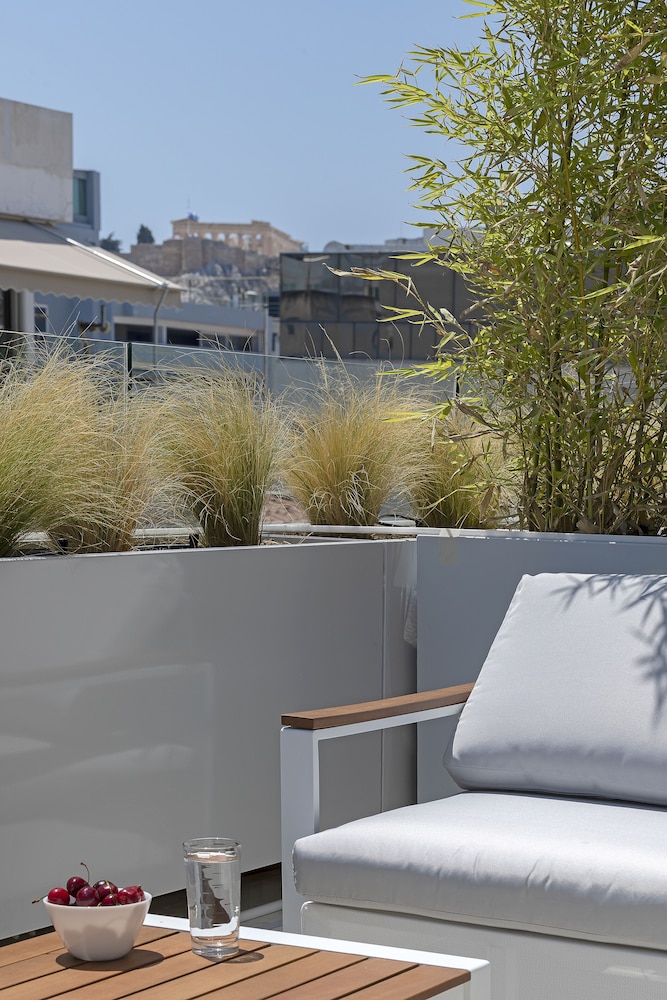 The Athenians Art Apartments 20/50