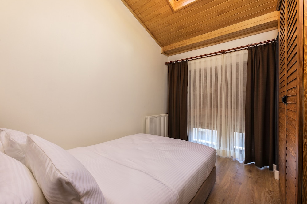 Raven Suites Old City Istanbul 8/21