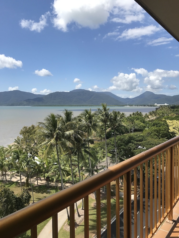 Coral Towers Holiday Suites 65/69