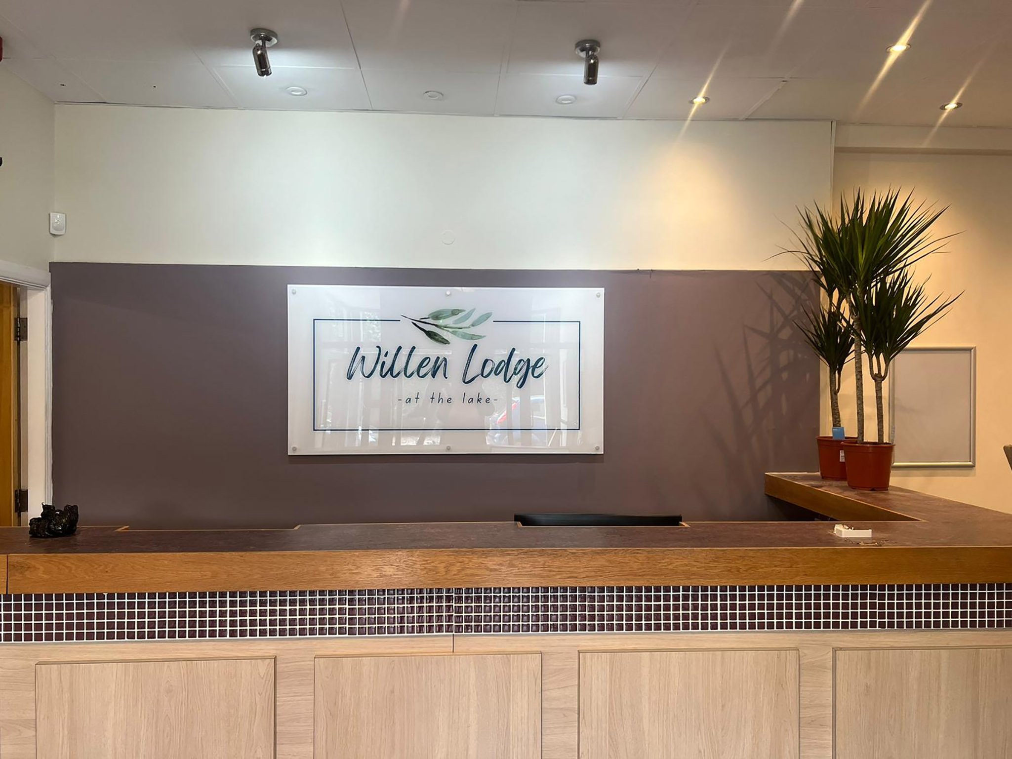 OYO Lakeside Willen Lake Milton Keynes 1/4