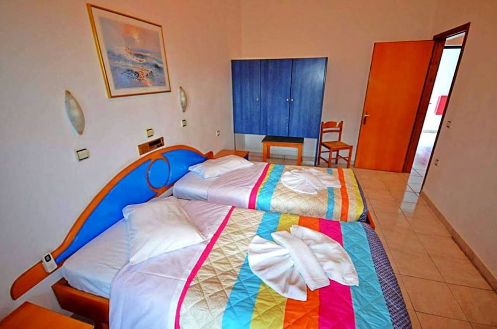 Nitsas Hotel Apartments 8/54