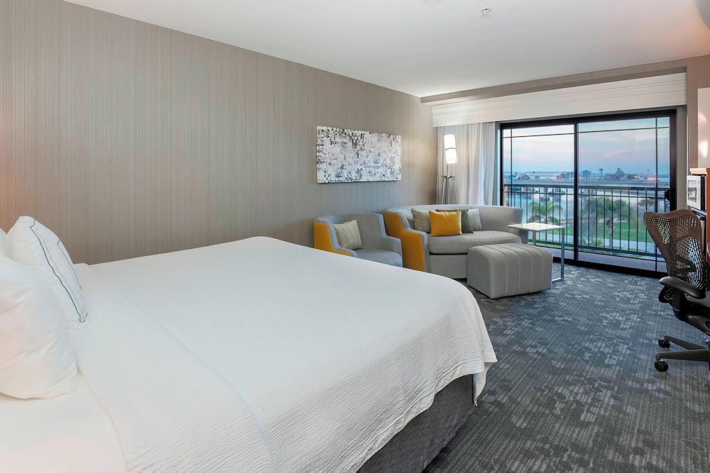 Room, King Bed, Water View, Balcony