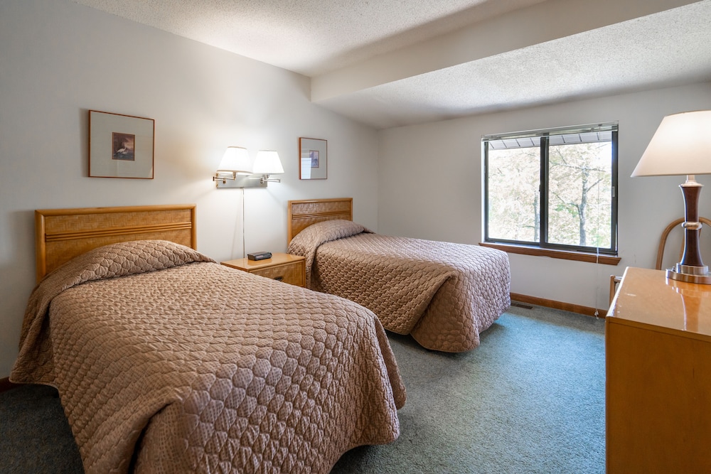 2 Bedrooms, Suite, Twin Beds, King Bed, 2 Sofa, Sauna، The Villas at French Lick Springs 2/6
