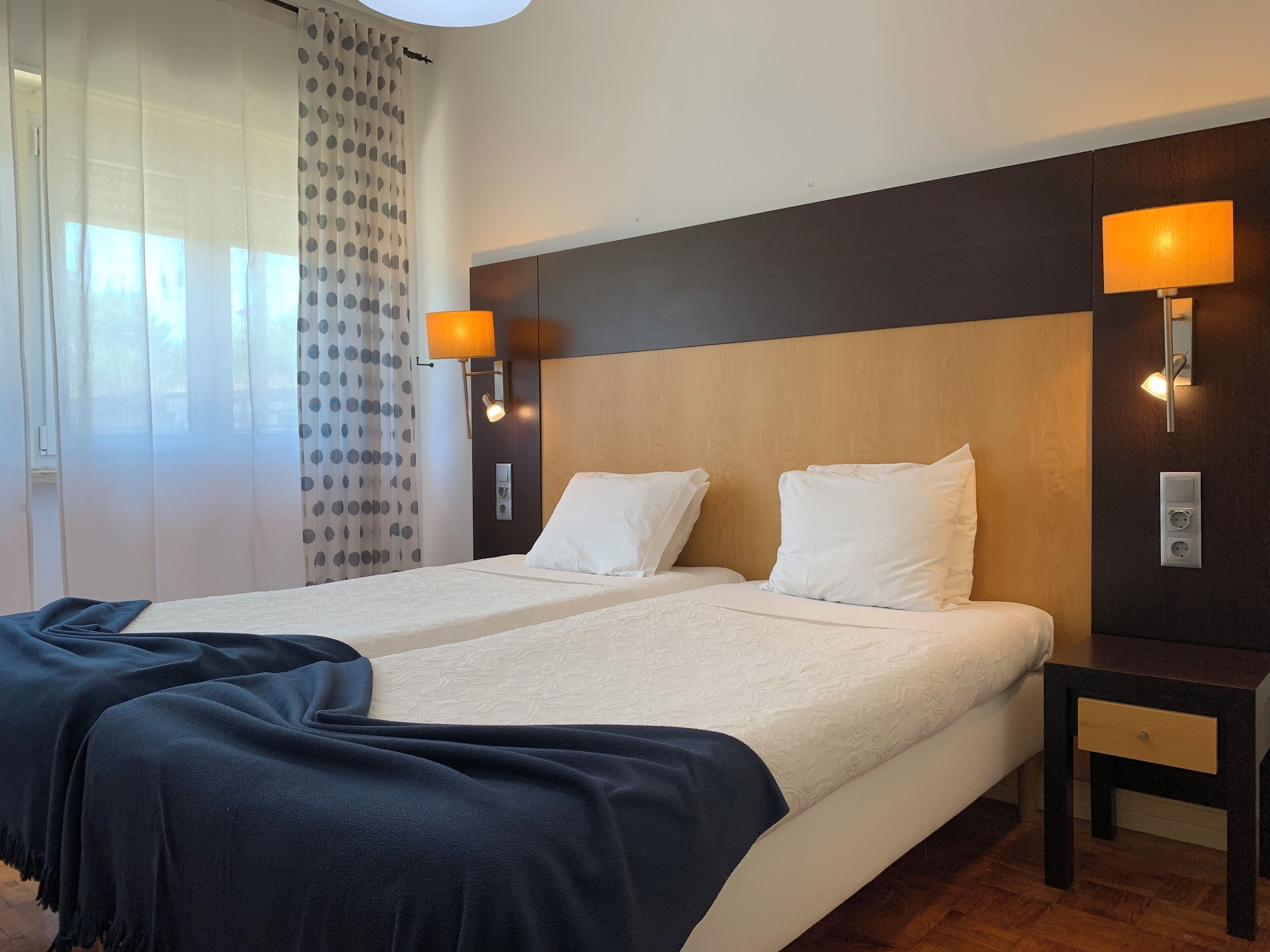 ECONOMY, DOUBLE OR TWIN BED
