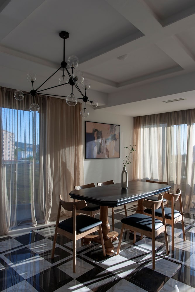 Soho Suites 39/54