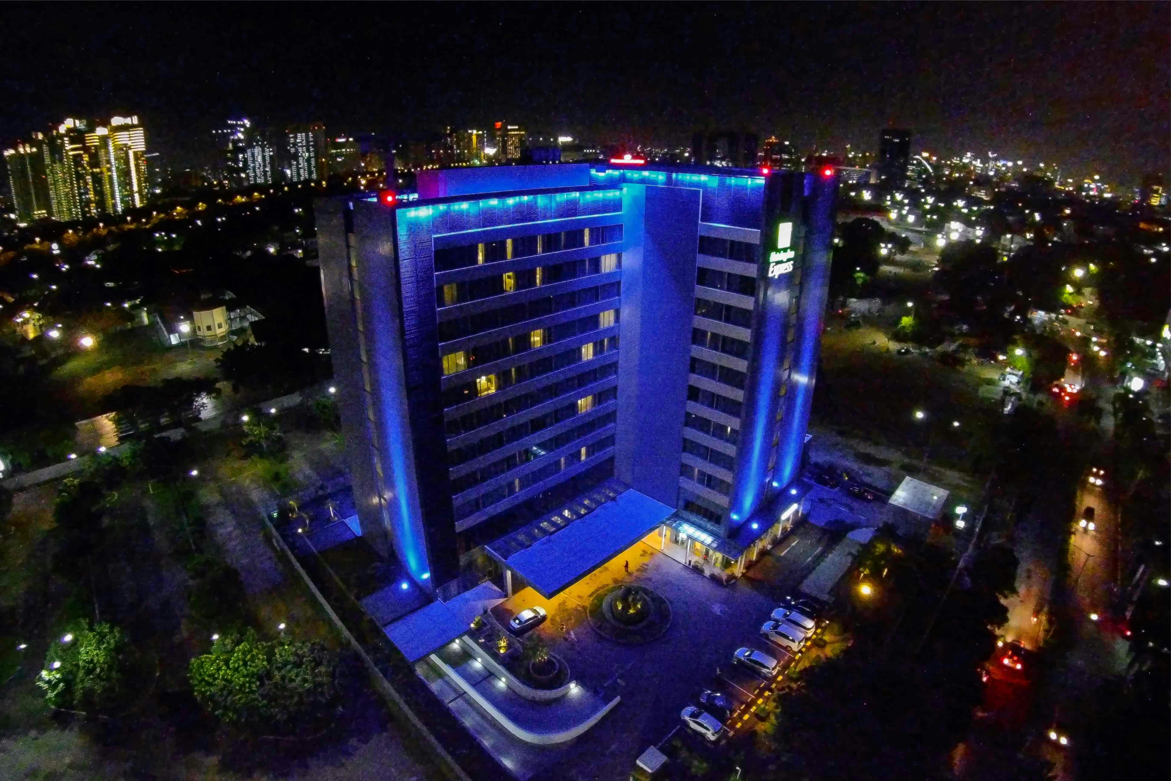 Holiday Inn Express Jakarta International Expo 7/75