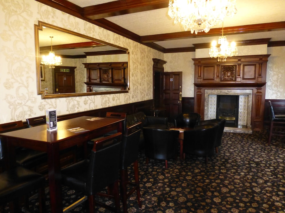 Maes Manor Hotel 3/50