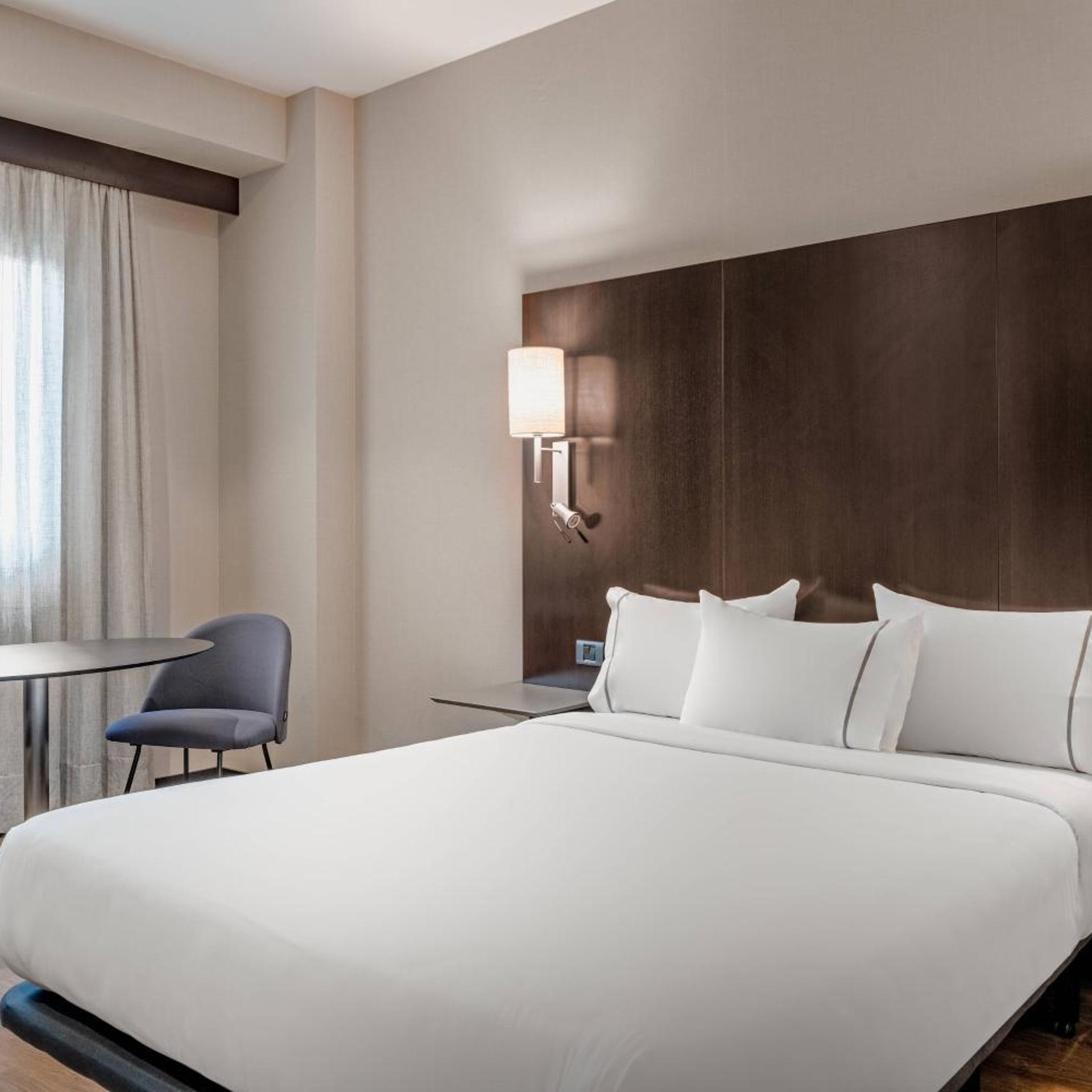 غرفة قياسية بسرير كوين، Ac Hotel Oviedo Forum 3/4