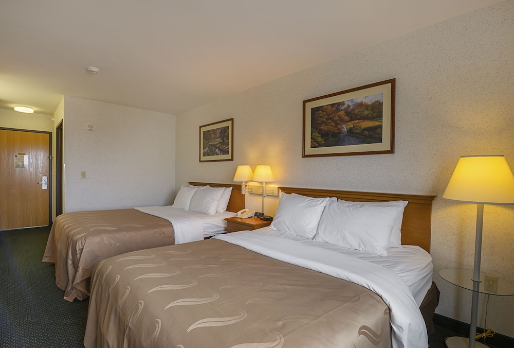 Quality Inn & Suites Belmont - Platteville 23/44