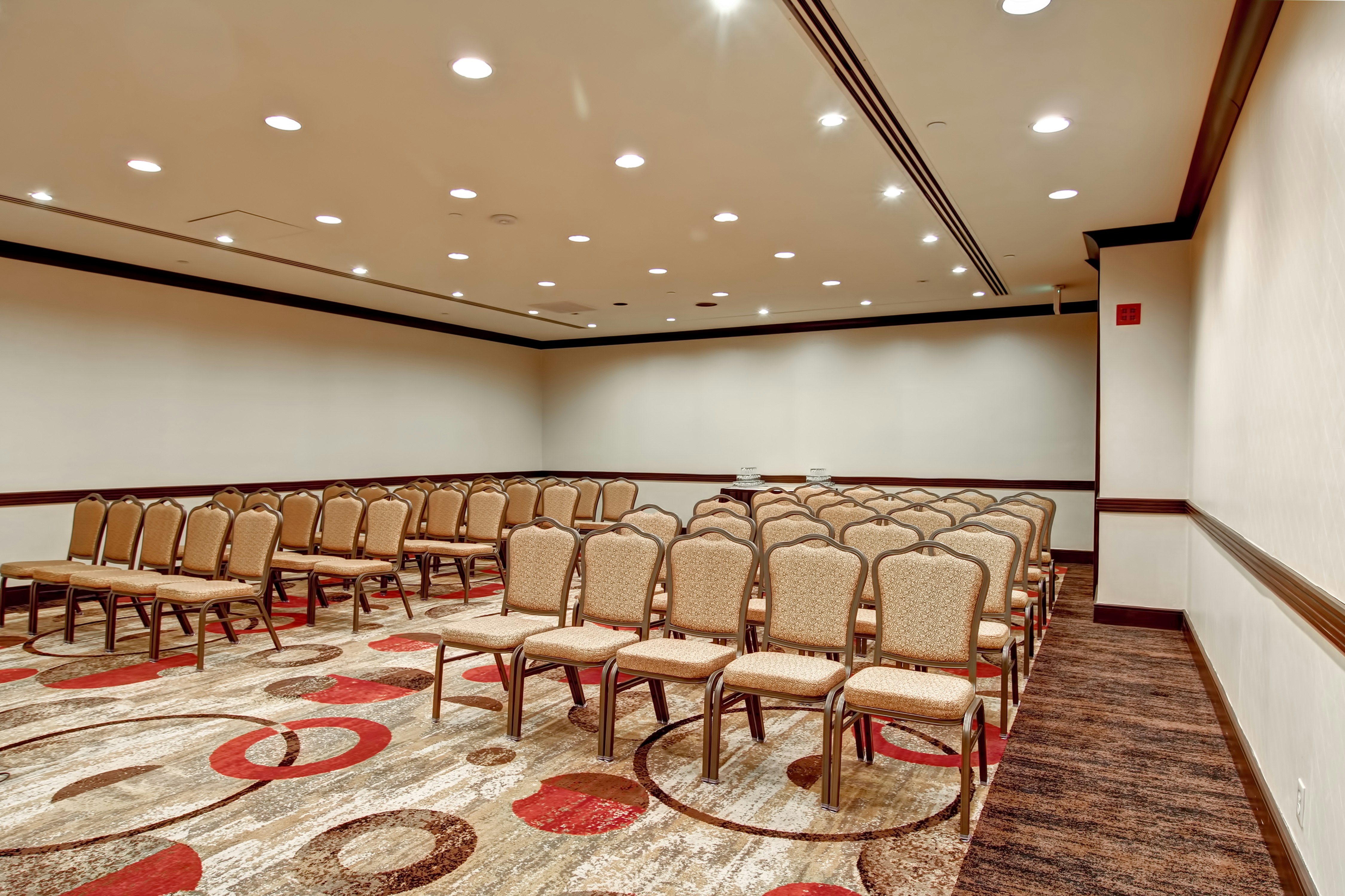 DoubleTree by Hilton Hotel Pleasanton at the Club 53/70