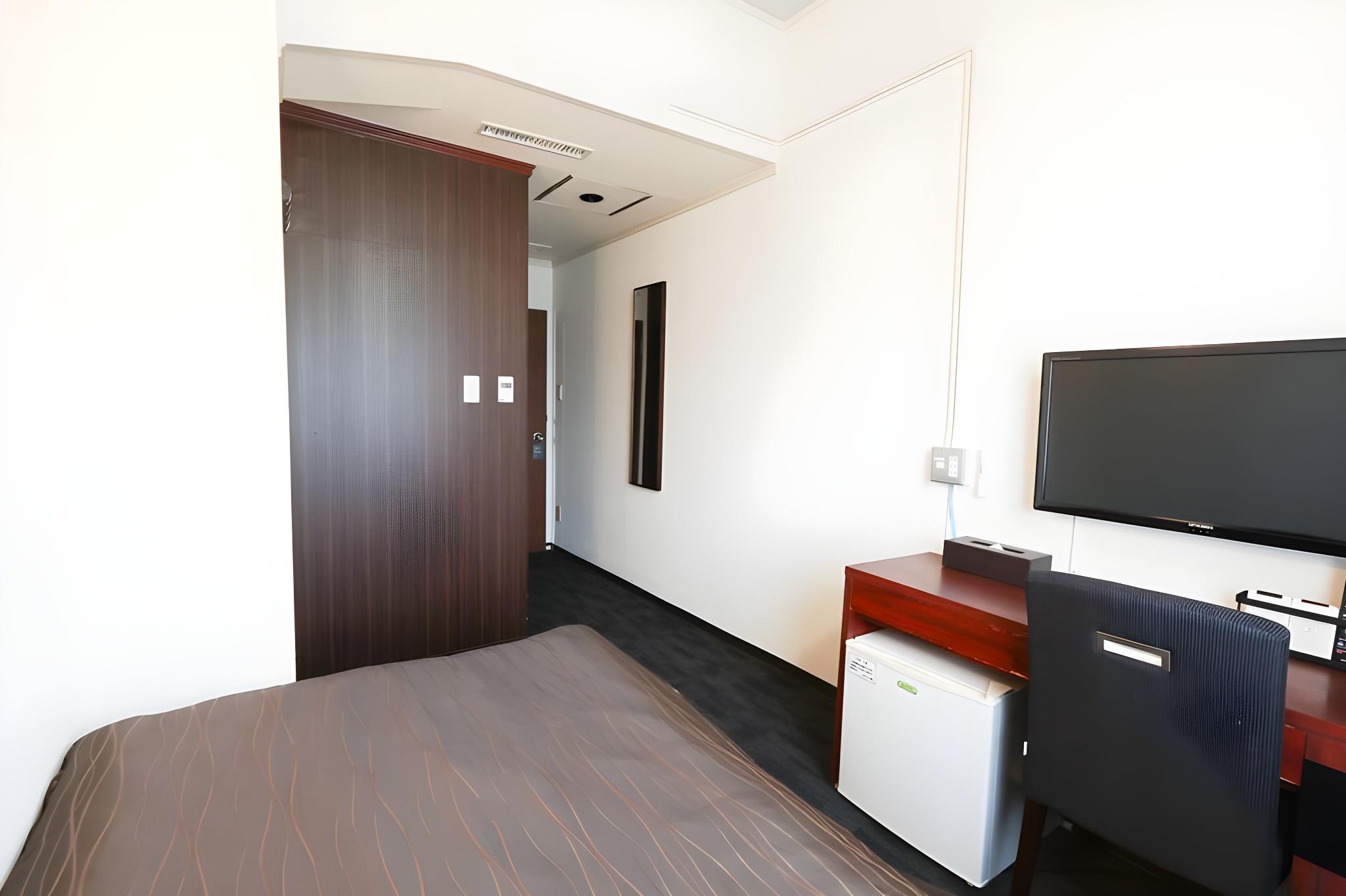 Semi Room, Semi Double Bed