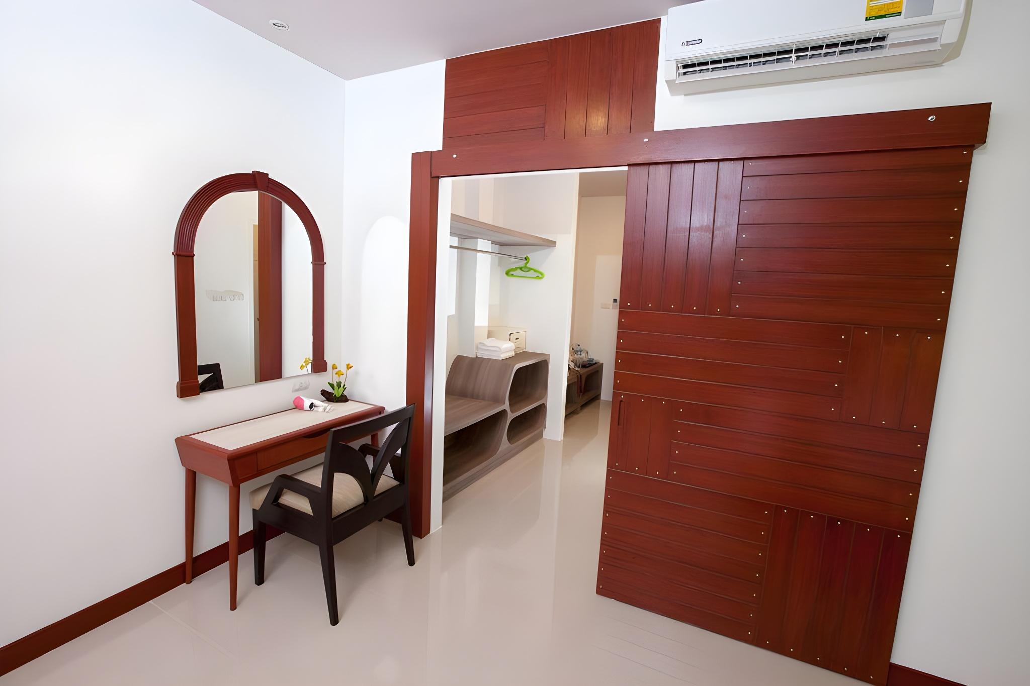 Junior Suite, Street View, Balcony, Main Building