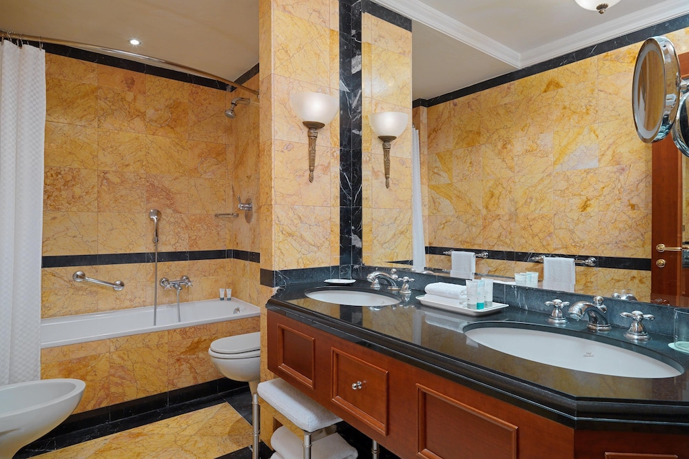 غرفة غراند بسرير كينج للمدخنين، The Westin Excelsior Roma 6/7