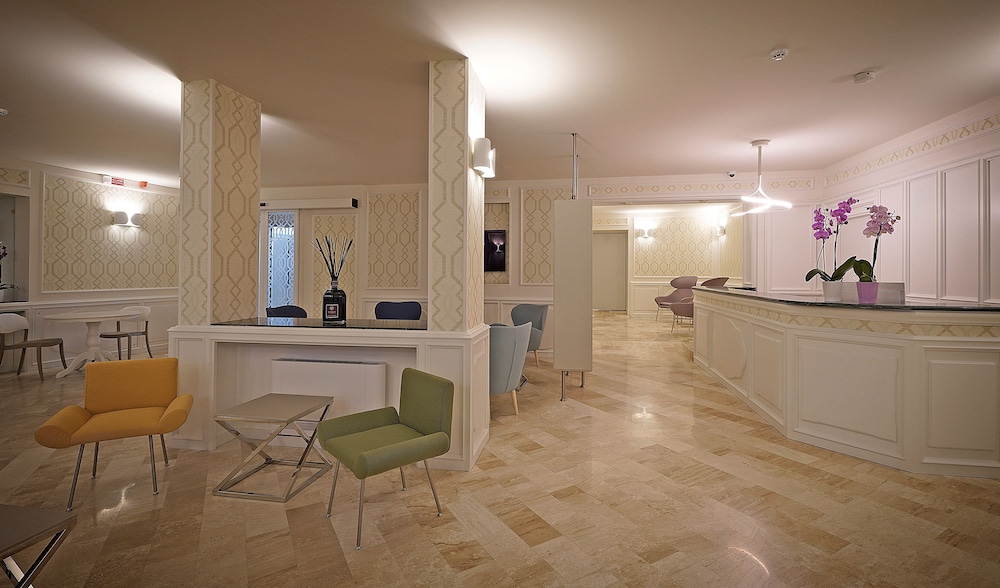 Du Lac Hotel 7/69