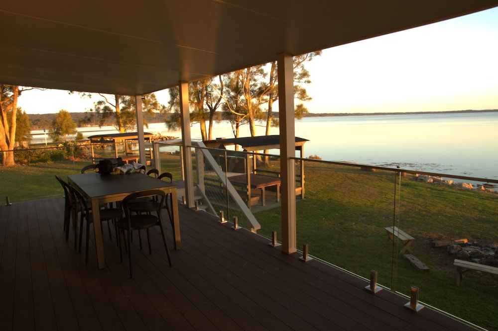 DUNGOWAN HOLIDAY ACCOMODATION 66/75