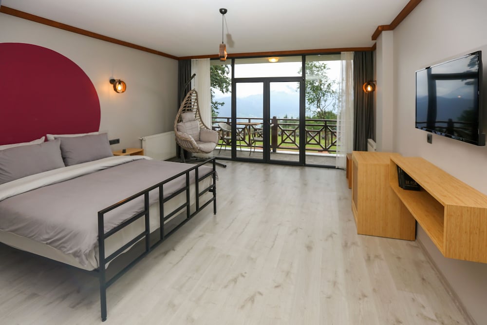 Ispendam Tess Hotel 4/21