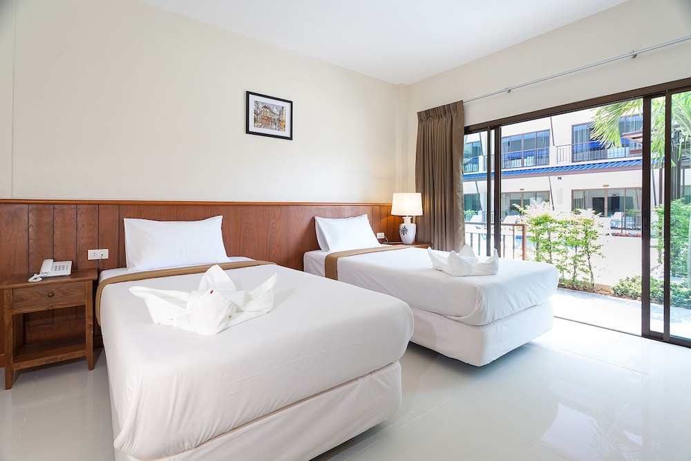 ROOM, TWIN BEDS, POOL ACCESS
