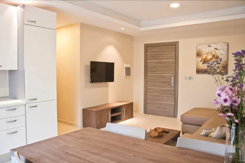 Axis Suites Hotel 27/38