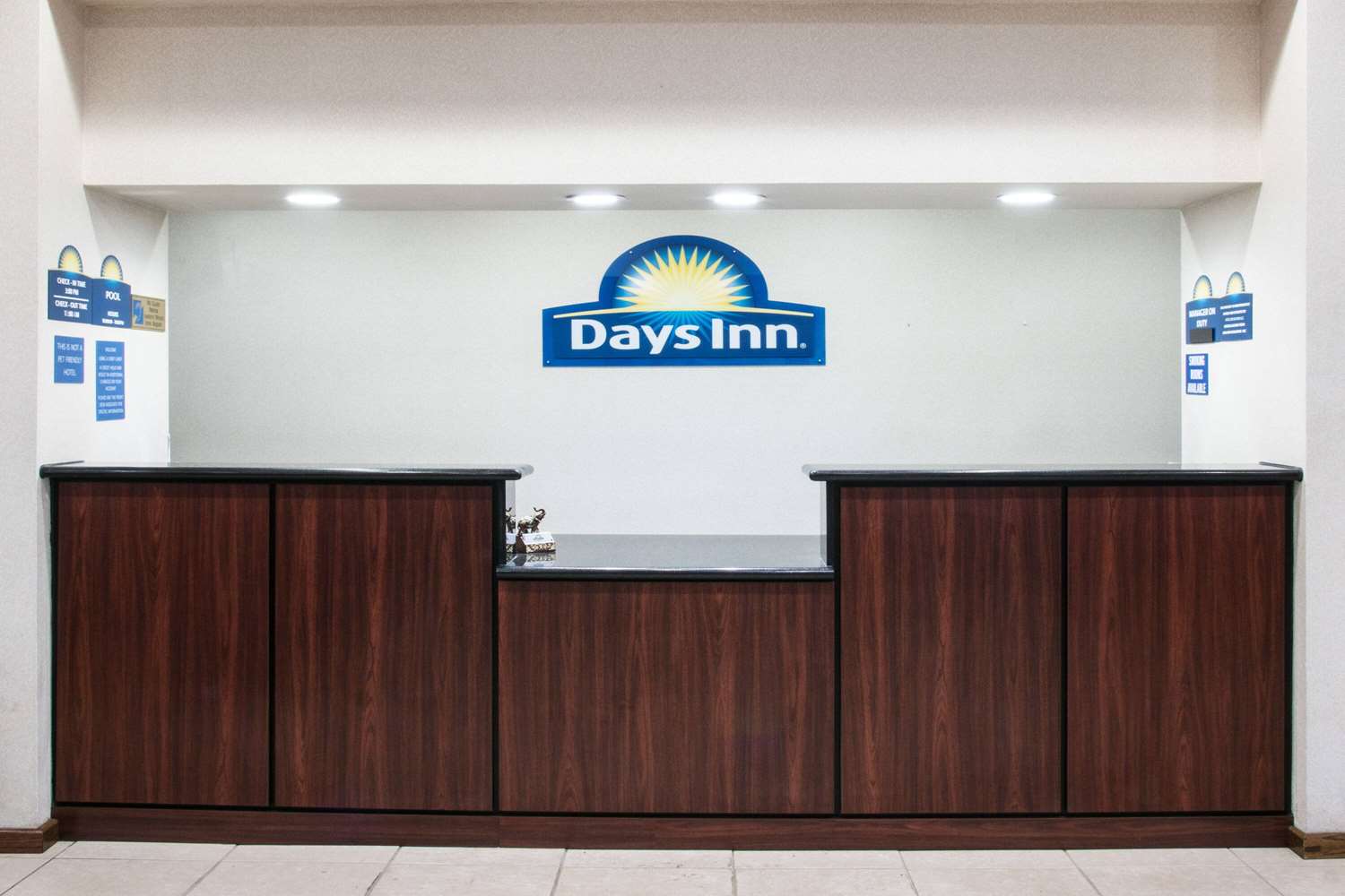 Days Inn by Wyndham Central San Antonio NW Medical Center 8/40