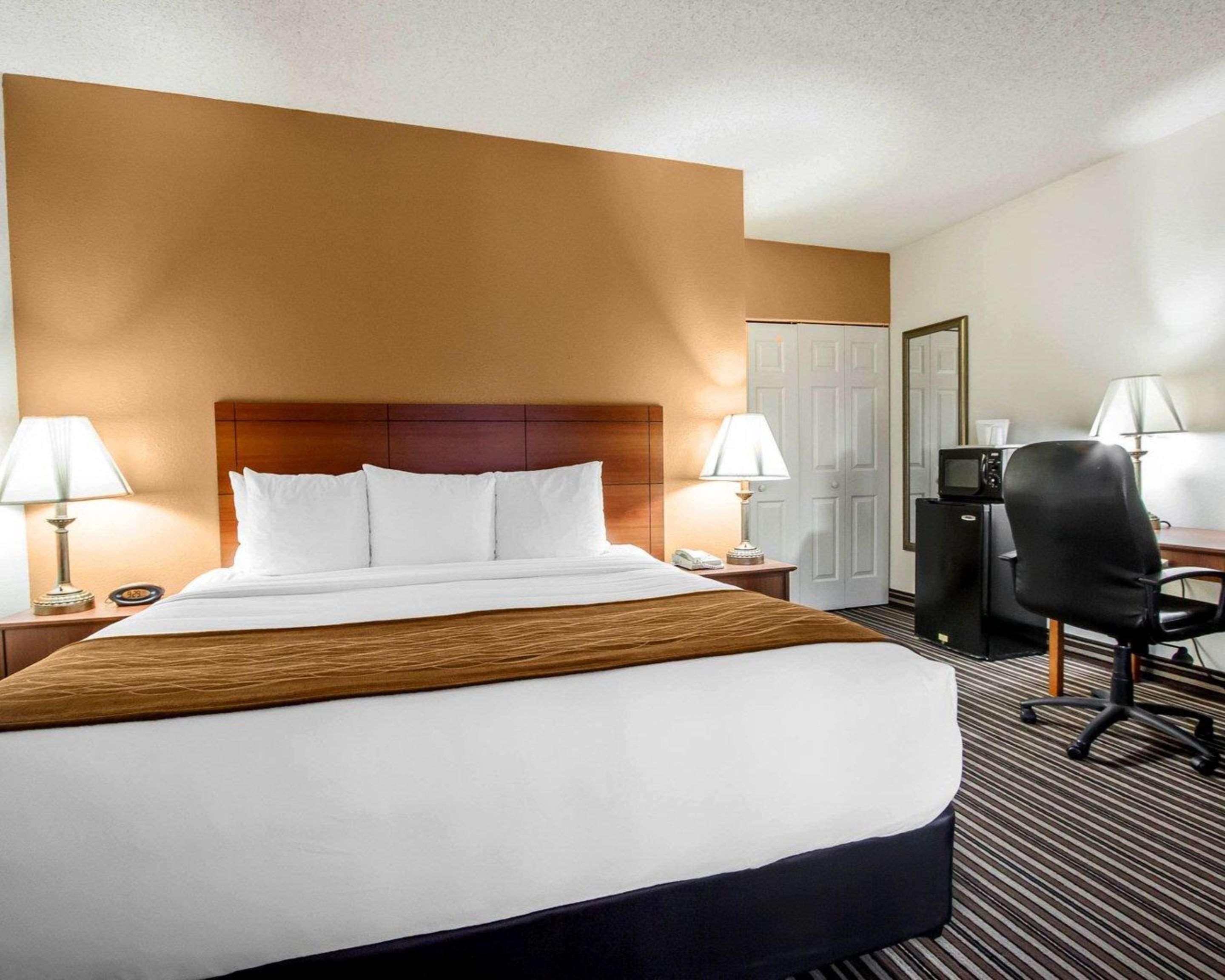 ROOM, KING BED