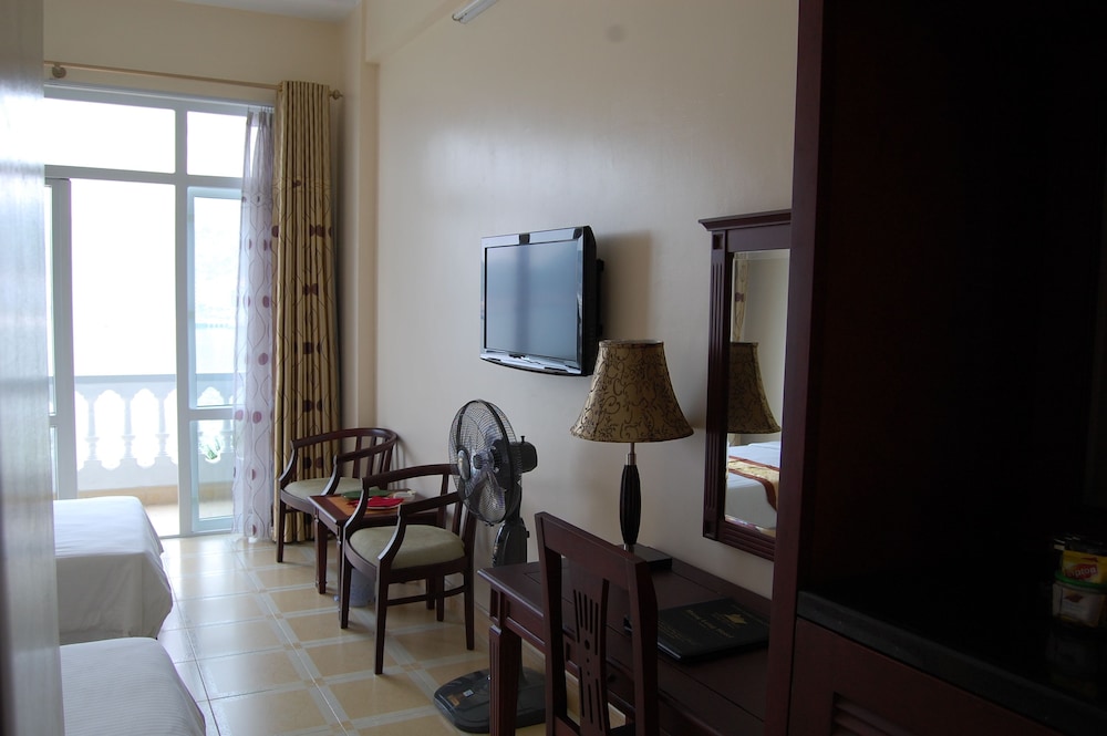 Hung Long Harbour Hotel 46/58
