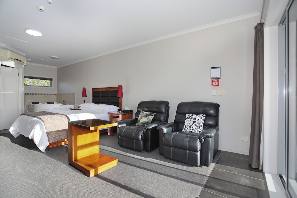 استوديو بسرير كوين بمطبخ صغير، City Corporate Motor Inn 3/6