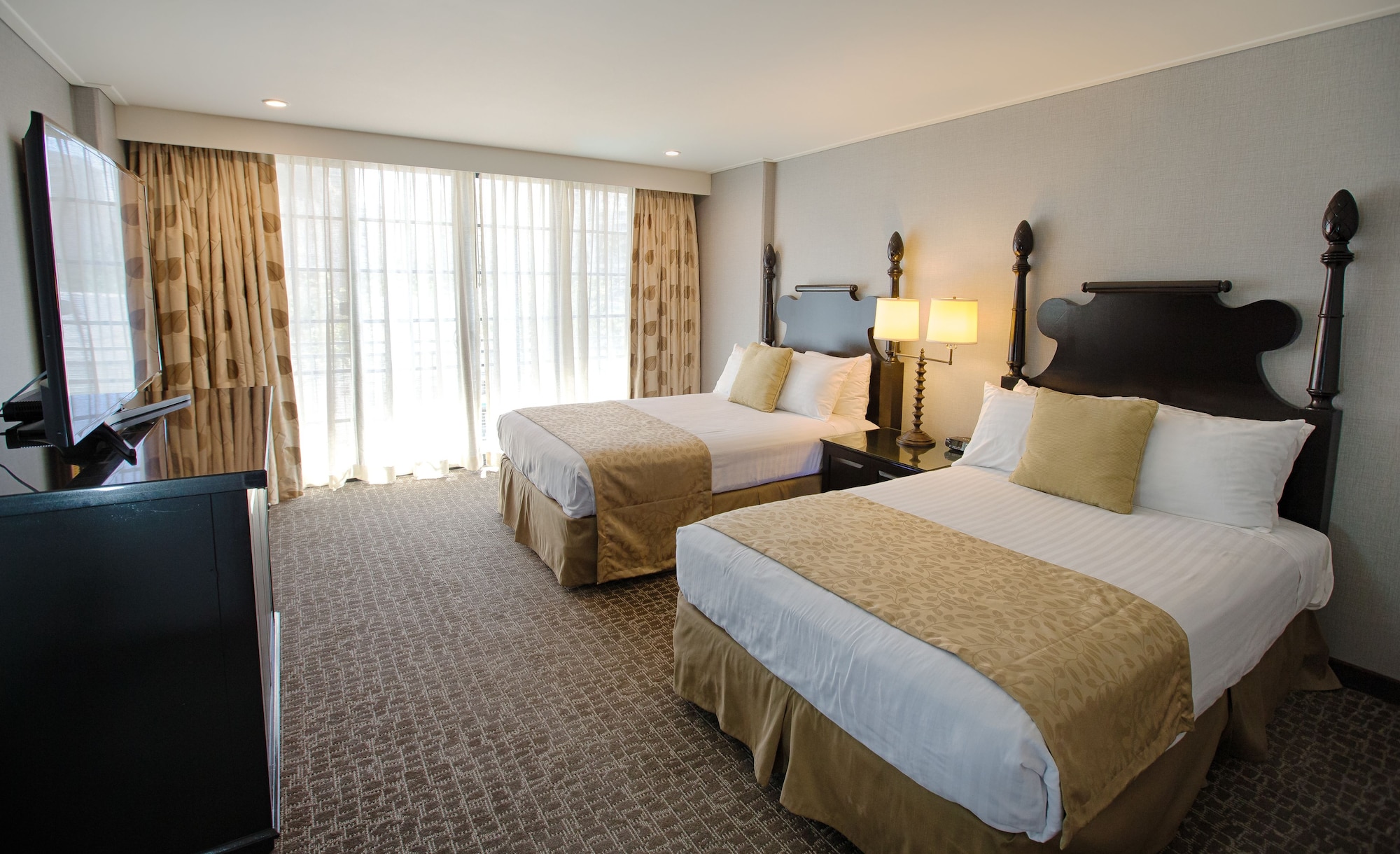 DELUXE, 2 DOUBLE BEDS