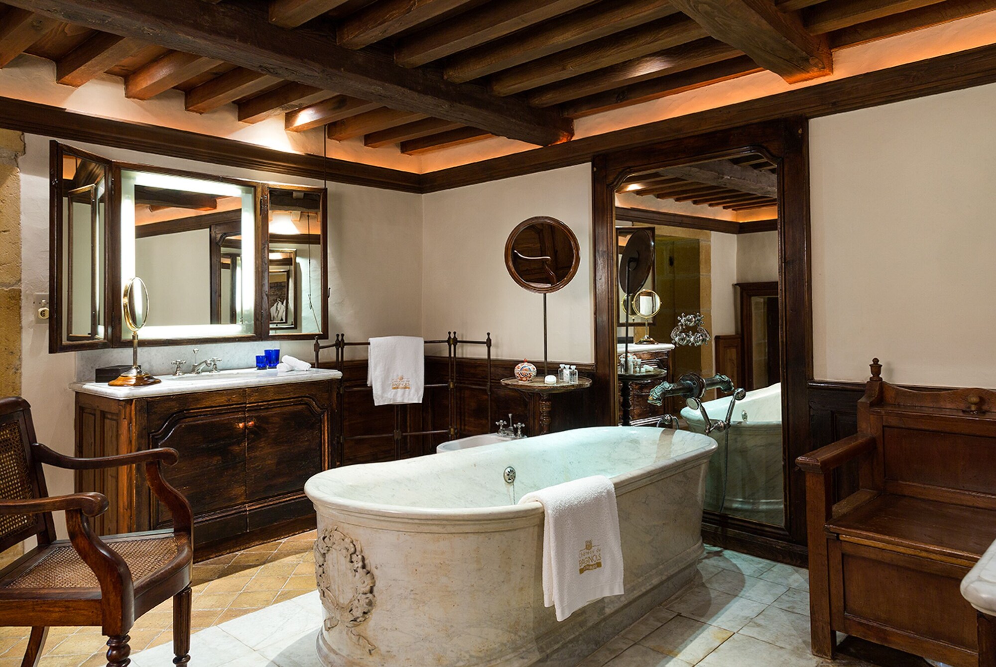 Courtyard, Classic, Suite, Queen Bed