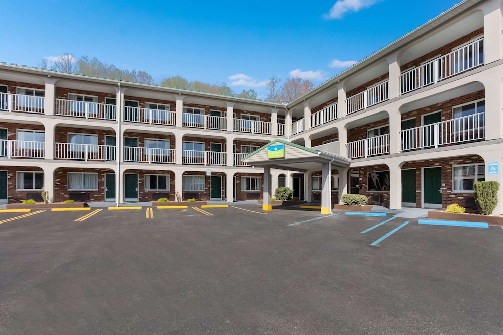 SureStay Hotel by Best Western Summersville 43/50