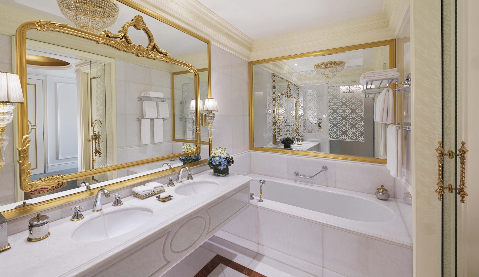 PREMIER, SUITE, JETTED TUB, BALCONY, CLUB LOUNGE ACCESS