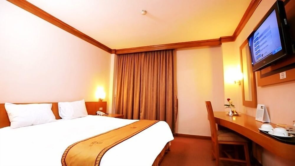 ROOM, DOUBLE BED