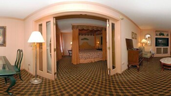 The Boulder Broker (ex. Rodeway Inn and Suites The Broker) 10/42