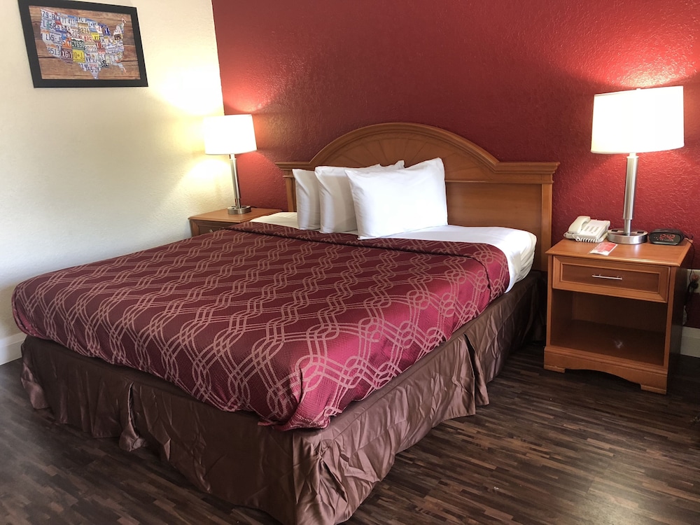 Econo Lodge Pine Bluff AR 20/35