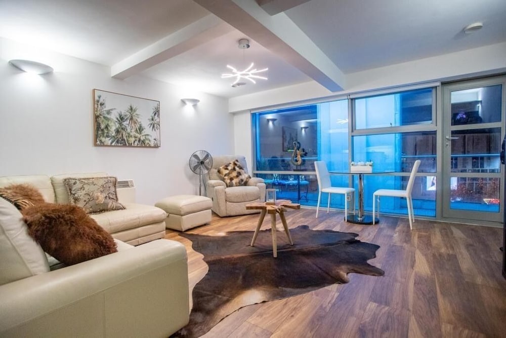 Live In Leeds Millenium Square Apartment 36/45