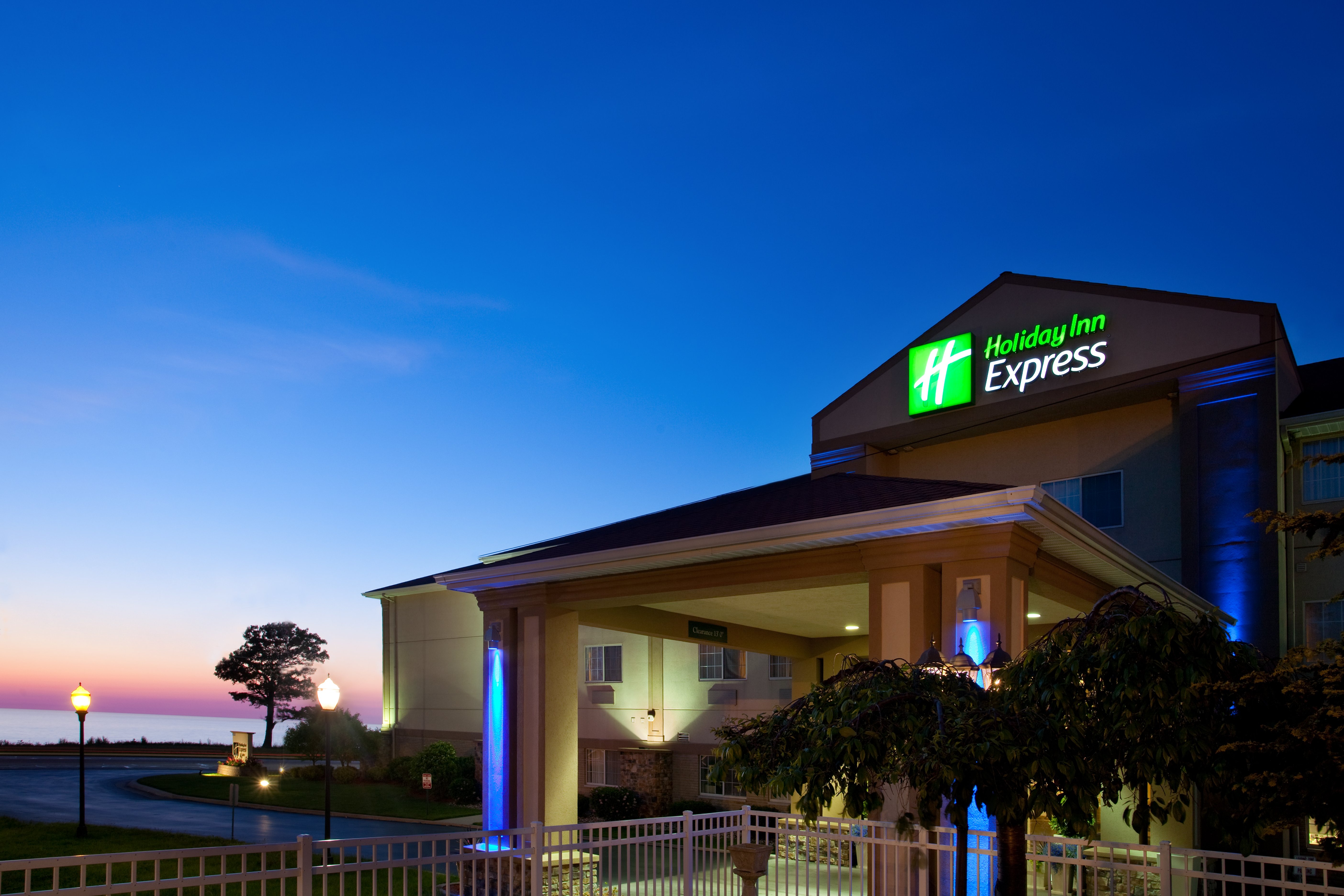 Holiday Inn Express Suites St Joseph 4/69