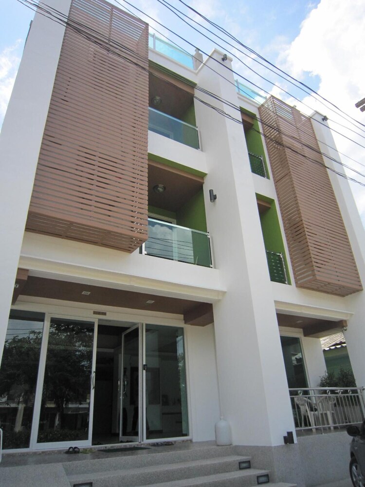 White Cat Hotel 3/45