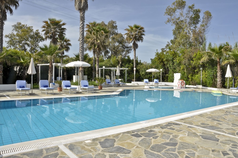 Sidari Beach Hotel 75/81