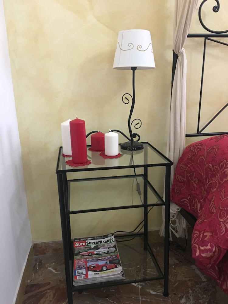 Damiani Sister Guest House 24/50