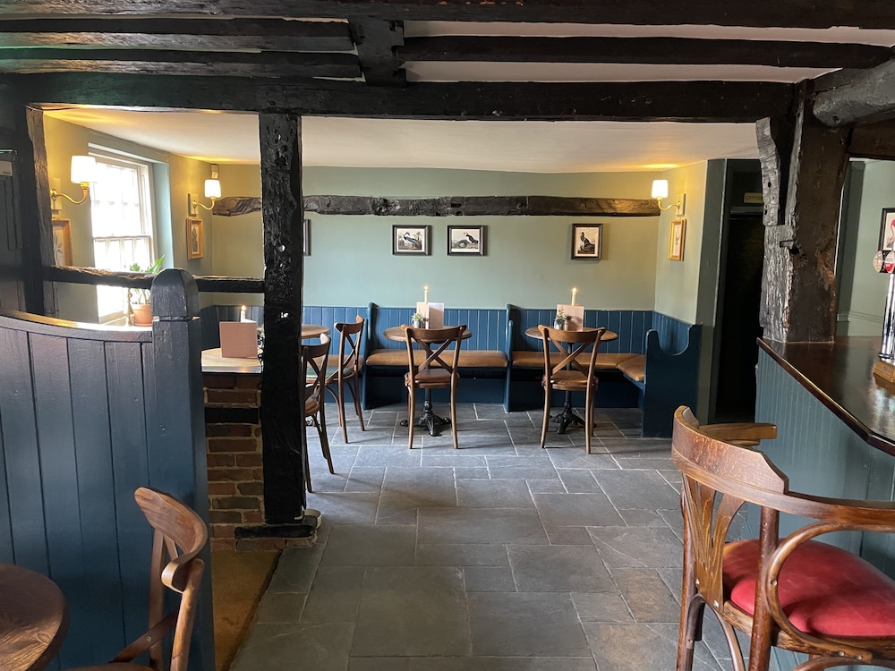 The Plume of Feathers - Inn 25/33