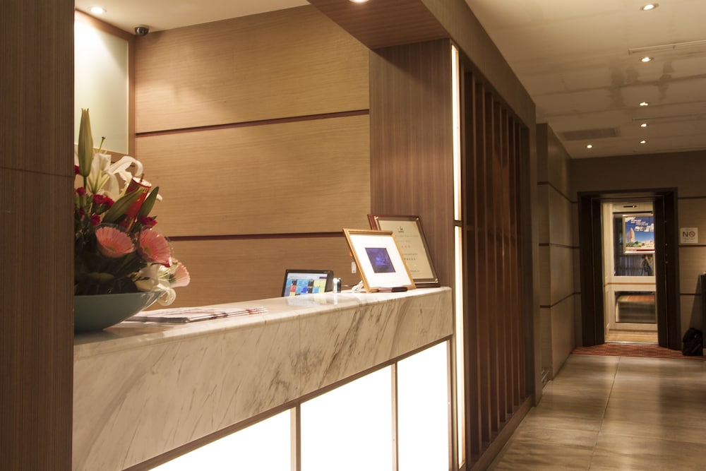 Erin Hotel 4/38
